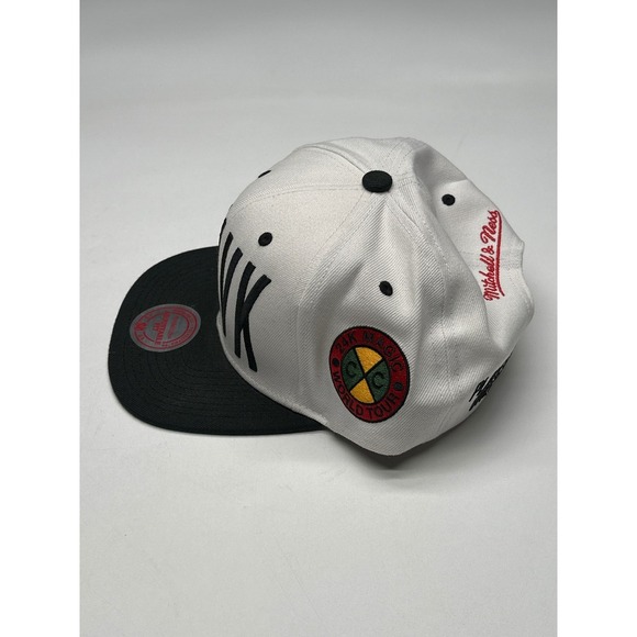 Mitchell & Ness Cross Colours 24K Magic World Tour White Black Snapback Hat - Picture 6 of 8